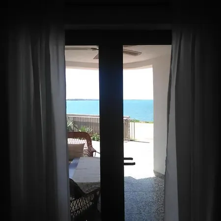Lägenhet House On The Beach *