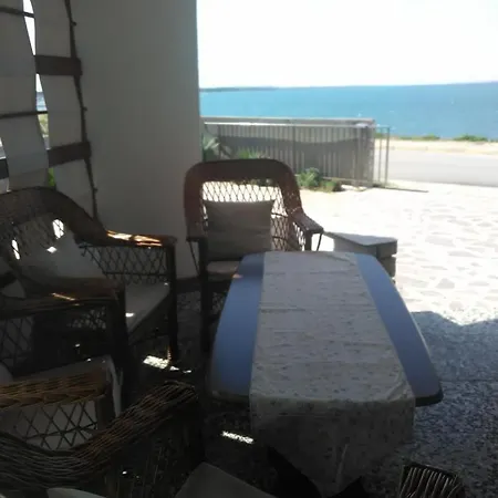 Lägenhet House On The Beach *